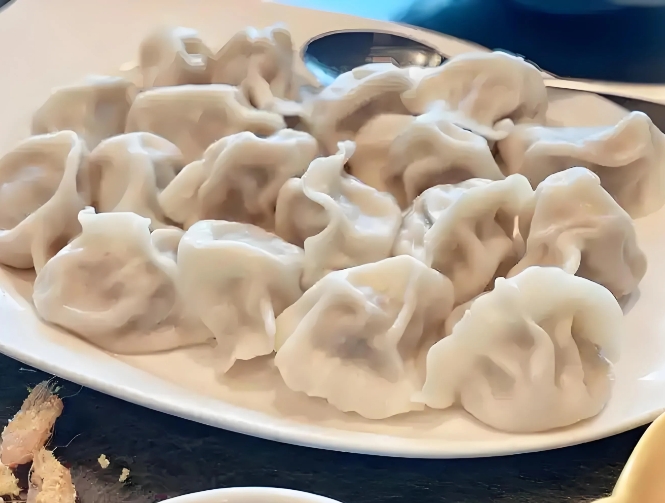 我发现我们家人是越来越像北方人了，爱吃面食，一天三顿都吃不腻。
今天早上我煮的饺