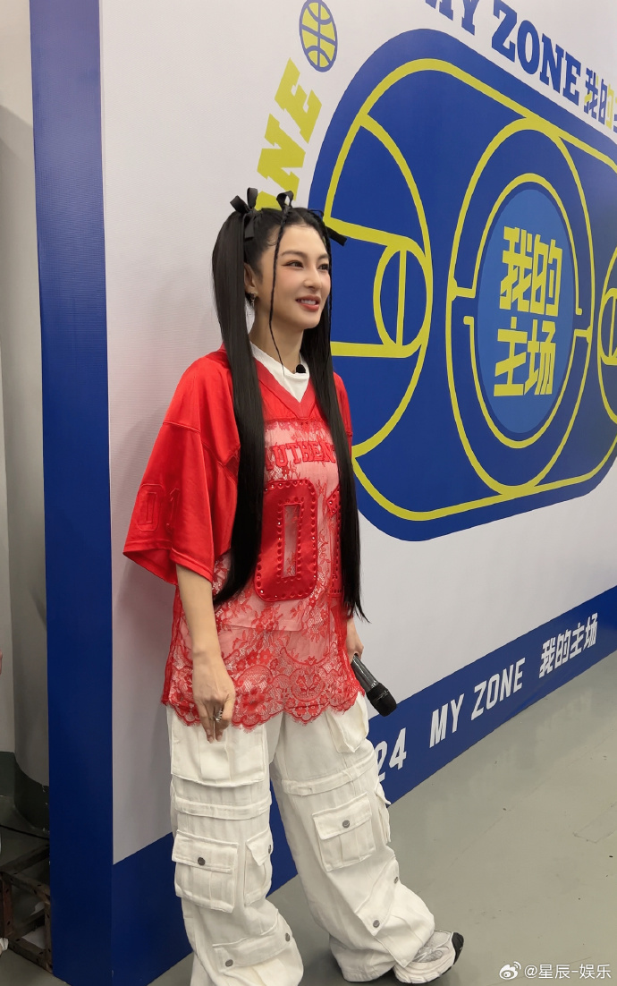 #张雨绮蕾丝球衣叠穿#我敢说，这是张雨绮史上最差的穿着，没有之一。随便挑一套，都