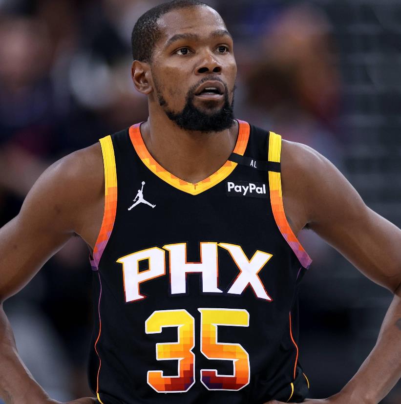 杜兰特今夏又将上演去哪儿的大戏？
据美媒报道，多名NBA内部人员表示，杜兰特会在