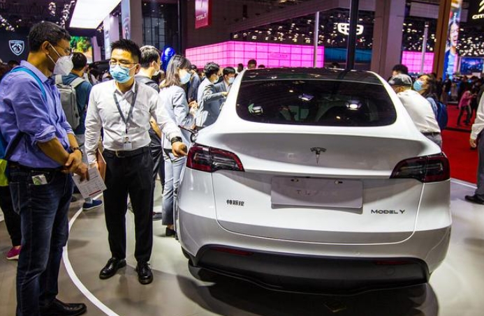 买车其实很简单。电车就买特斯拉，油车就买丰田，国产车就是比亚迪。
这三家车企从现