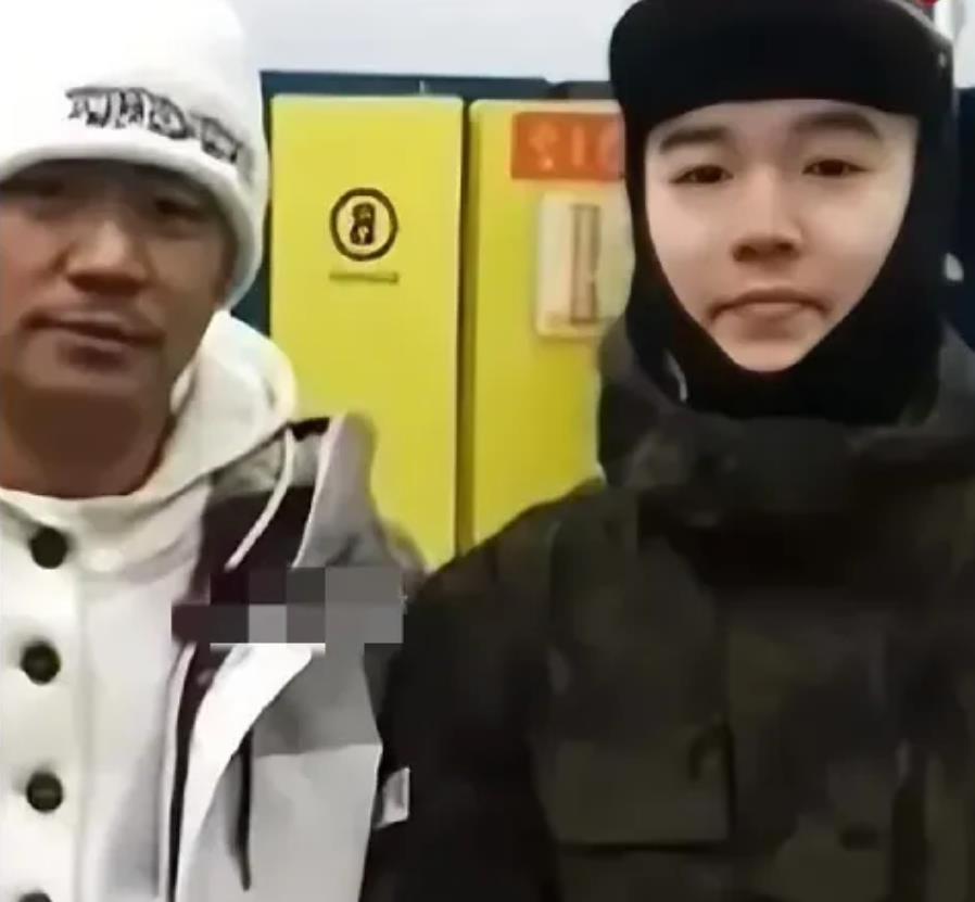 王宝强的儿子终于长大，是谁的儿子这真是一目了然了！

因为马蓉的背叛，让王宝强和