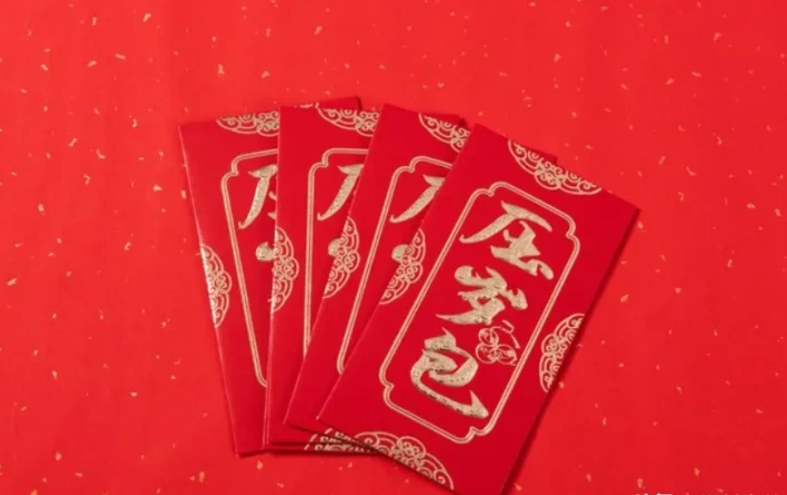 大女儿打电话说，今年春节来我家过年，去年初二女儿回来，我给外孙子和外孙女每人五百