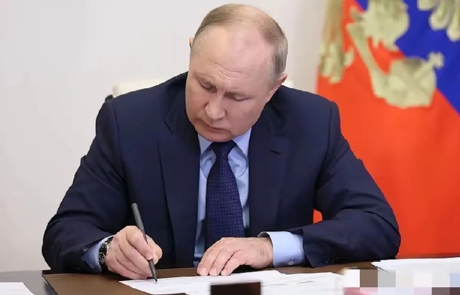 一觉醒来，普京出手！
在国际形势复杂多变的时候，俄罗斯总统普京再次显示了他的果敢