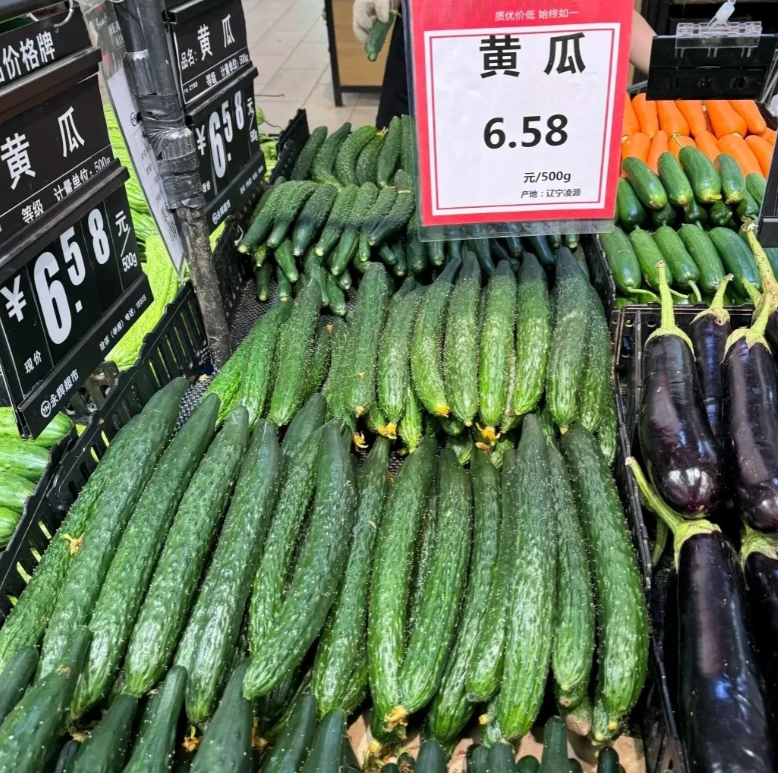 蔬菜暴涨，很多人归结于干旱暴雨等气候因素，导致减产，导致物流成本增高。我朋友是做