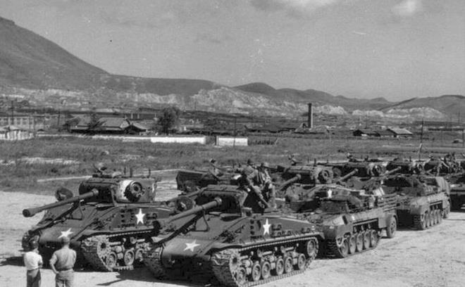1950年11月29日，志愿军排长郭忠田无视上级命令，弃守高地，美军50多辆坦克