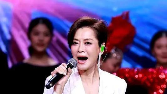 毛阿敏：39岁嫁解直锟，婚后连生2胎，丈夫离世留下260亿无法接管