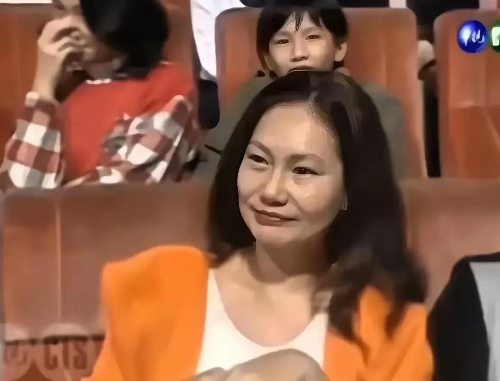 大s，小s远不如s妈形象
这是大s妈45岁时的模样
简直完全碾压同龄时的大s和小