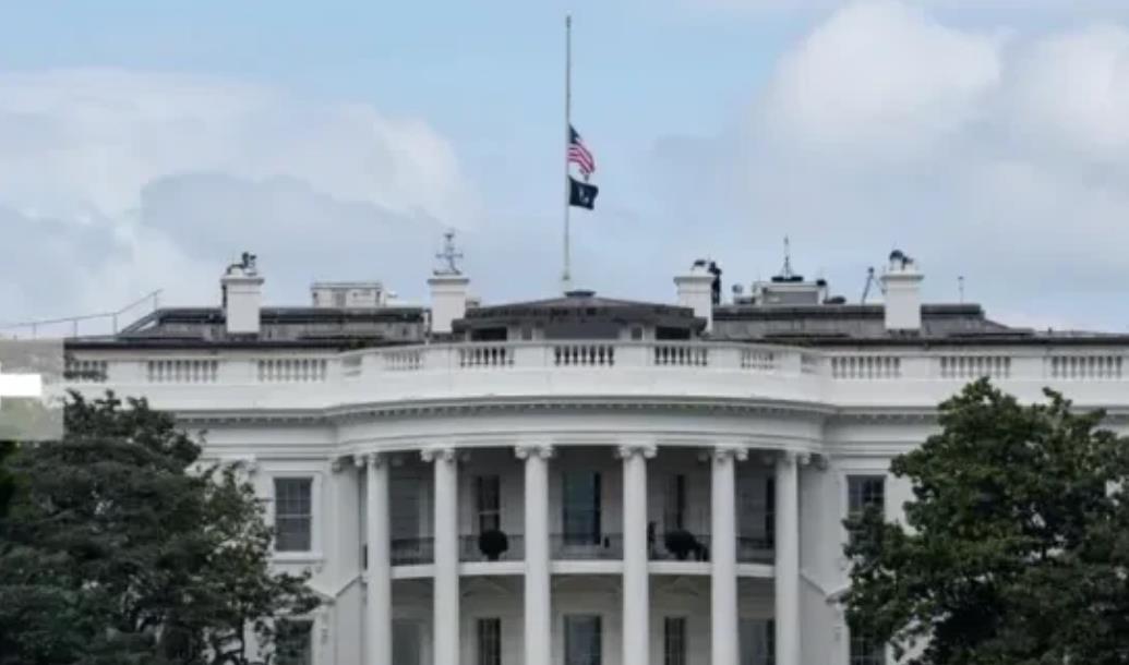 特朗普就职典礼，拜登宣布降半旗，特朗普强烈不满！

卡特总统于12月29日去世，