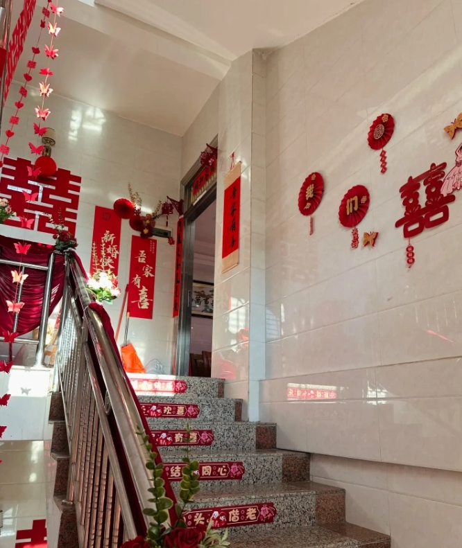 身边一女同事，闪婚闪离，离婚缘由竟是一顿早餐。
 
婚后，女同事希望老公每天晨起