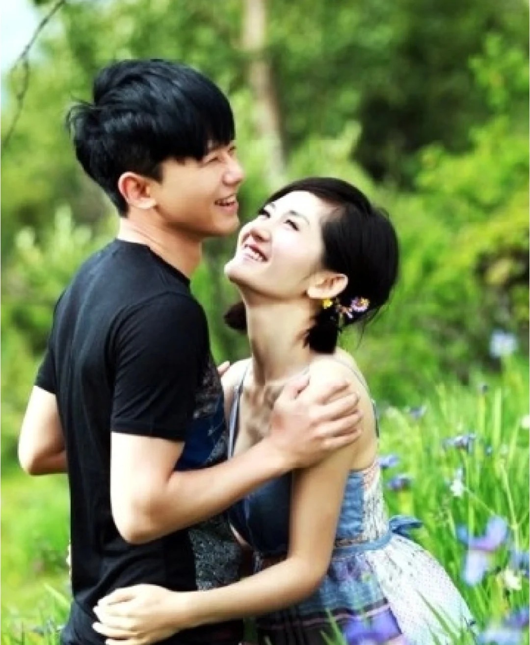 张杰13年前婚礼❗0713去了3个！！！
张杰是0713里结婚比较早的，当时在节