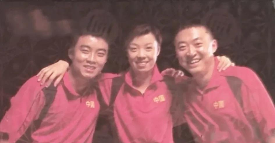 其实二十年前乒乓界的顶流们都开始跨界代言了，那时要是考虑出个联名款球拍效益应该更