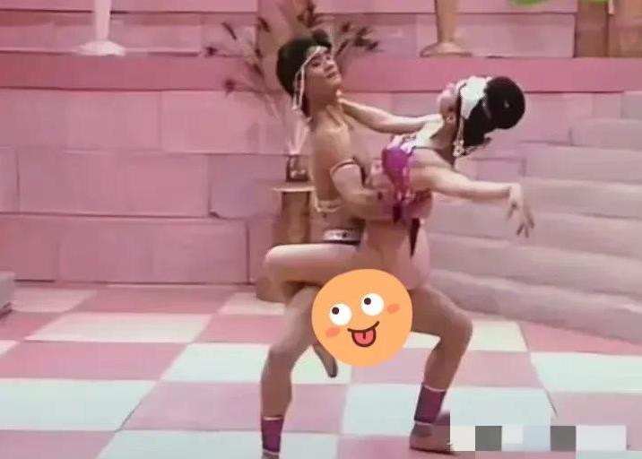 也不知道那几位妖精姑娘怎么过审的，知道是祸乱朝纲，不知道的以为要去蹦迪呢，尤其妲
