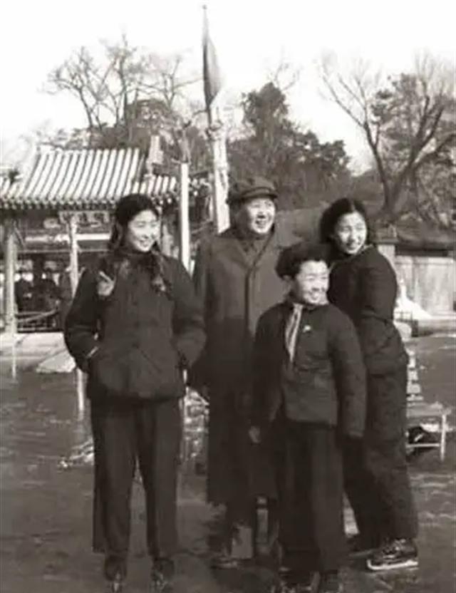 李讷22年坚持排队进毛泽东纪念堂缅怀父亲