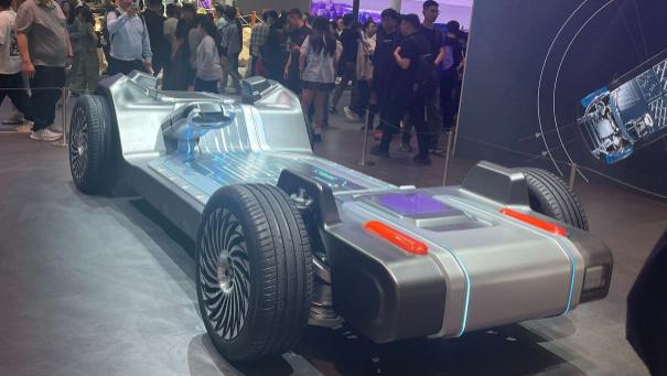 吉利AI数字底盘，为你提供永不失控的安全守护