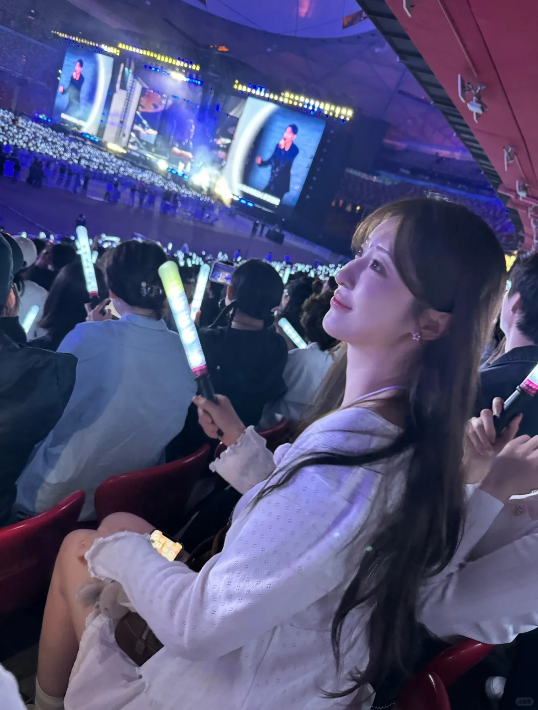 看完凤凰传奇演唱会的后劲也太大了
果然是去军训了...嗓子疼，肩膀疼，脖子疼，腿