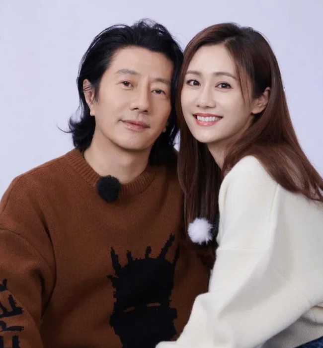 刘芸说:“她和郑均从恋爱到结婚再到现在，从来没有听过郑均的演唱会。”主持人一脸惊