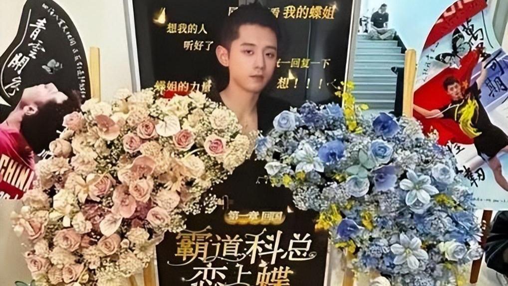 张继科球馆开业排场大！各路宾朋前来捧场，和女友张蕊太恩爱