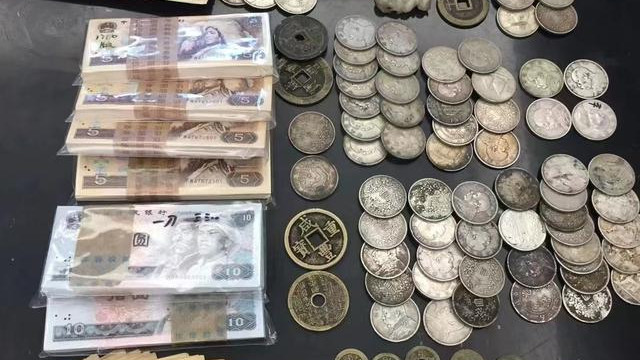 街头总能遇见回收“名酒老钱”的小摊儿，是不是真的？轻易别上当