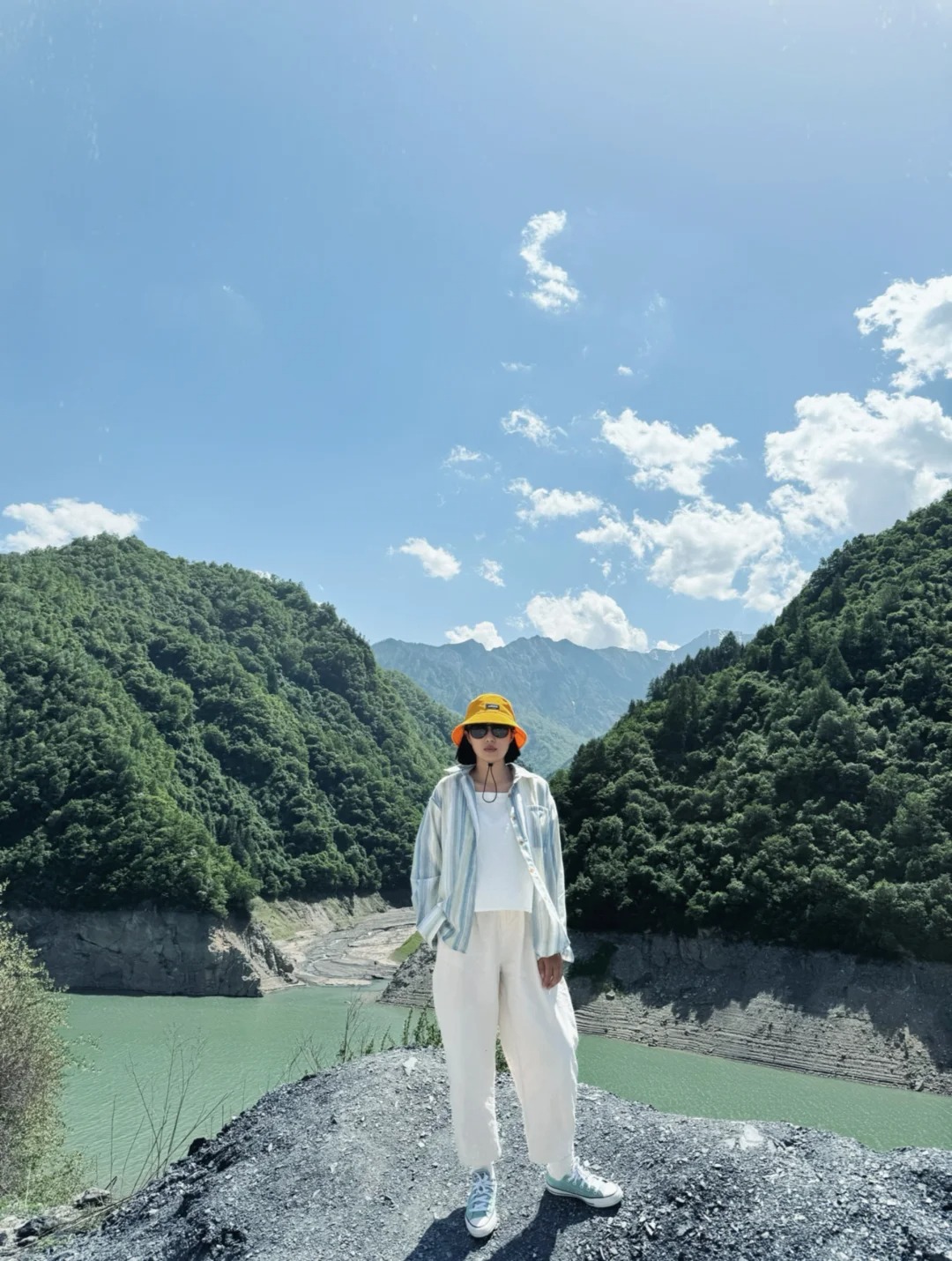 在绵阳！！去了阿勒特分泰！
江油当天往返 高速全程免费。路上还看见了雪山
导航直