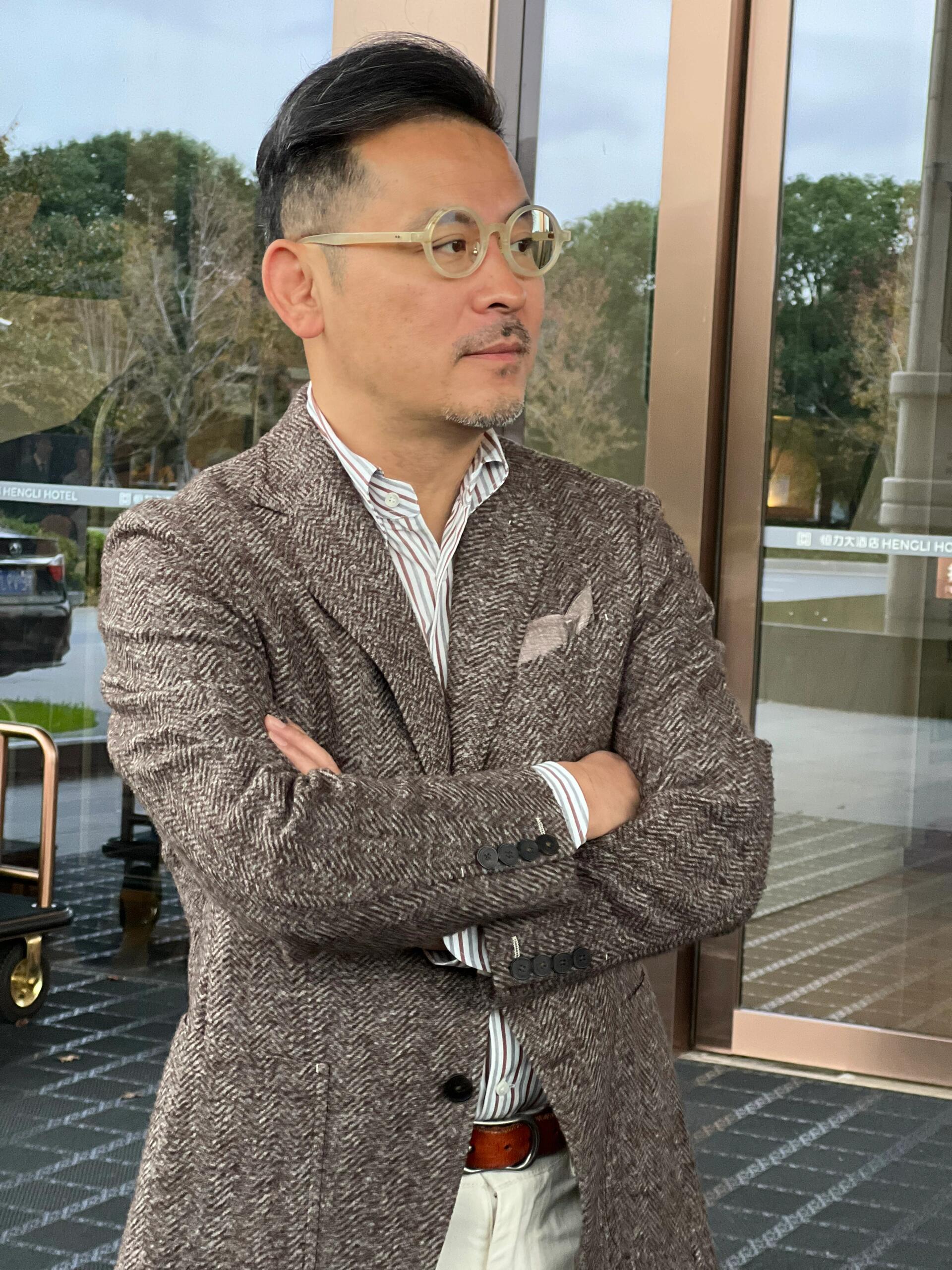 白色阿美咔叽高腰阔腿裤配西装也挺好看的