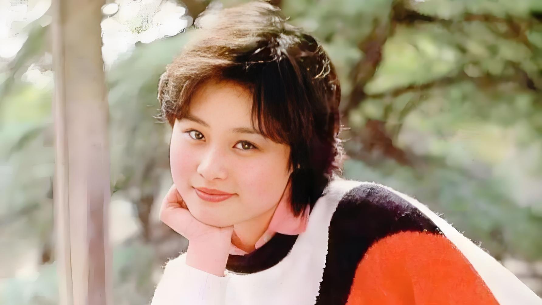 她出身名门，当红时媲美巩俐，嫁给大11岁美国导演，58岁无儿无女