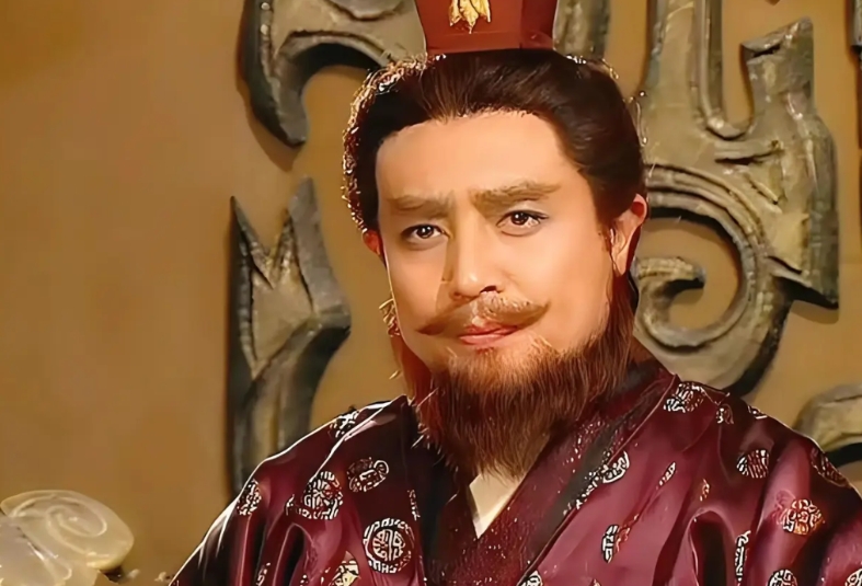 孙权这辈子都干点啥？19岁从哥哥手里接班，手下12虎臣辅佐，曹操刘备早就被他耗死