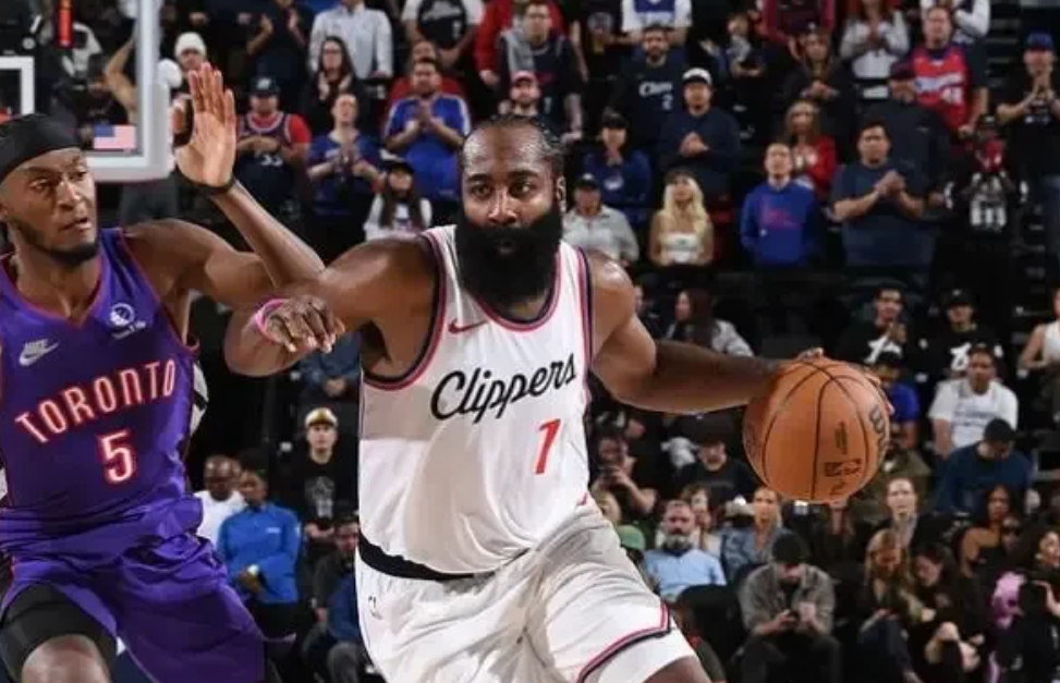 快船本赛季前10场战绩是6胜4负，而上赛季是3胜7负

今天NBA常规赛快船主场