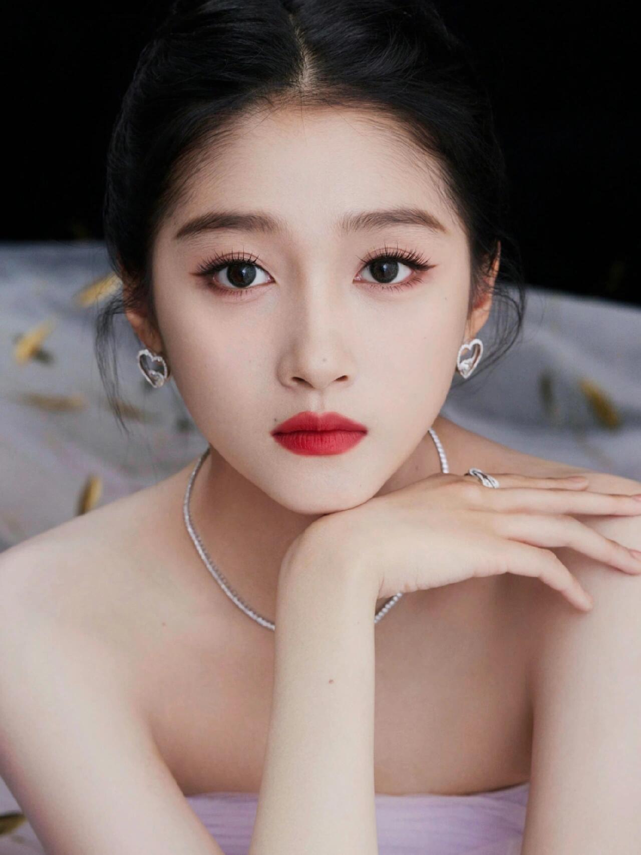 关晓彤——清新甜美