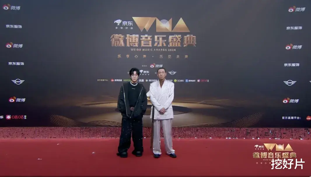 音乐盛典红毯：容祖儿胖了，林志颖王心凌比心，56岁周慧敏美爆了（红米k30和真我q2对比）-第2张图片-九妖电影