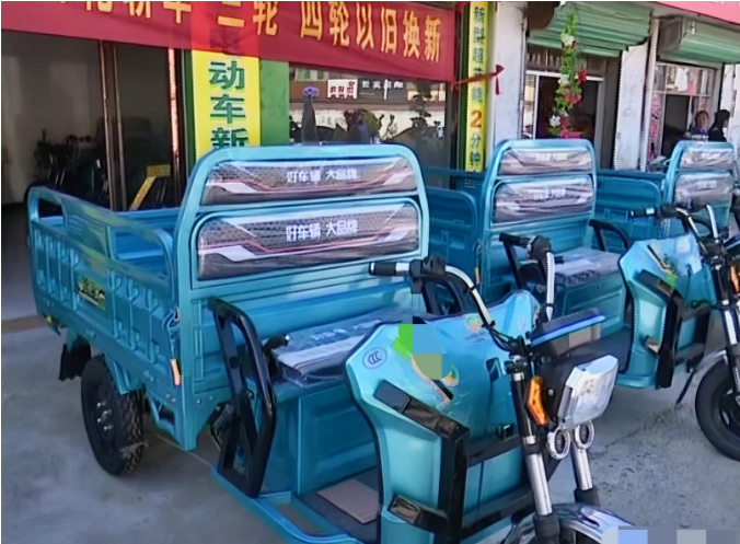 河南，一农民开店卖电动三轮车，岂料才卖3个月，质监局突然上门，竟以车辆有假冒问题