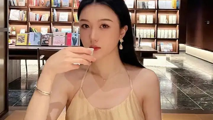 李娜告诉我们，真正的美丽并不仅仅来自于外表，更重要的是内在的品质和独特的气质