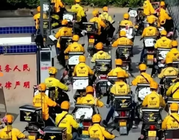 美团的外卖骑手，昨天凌晨就没睡吧？因为他们接下来的日子，会很难过。昨天凌晨，京东