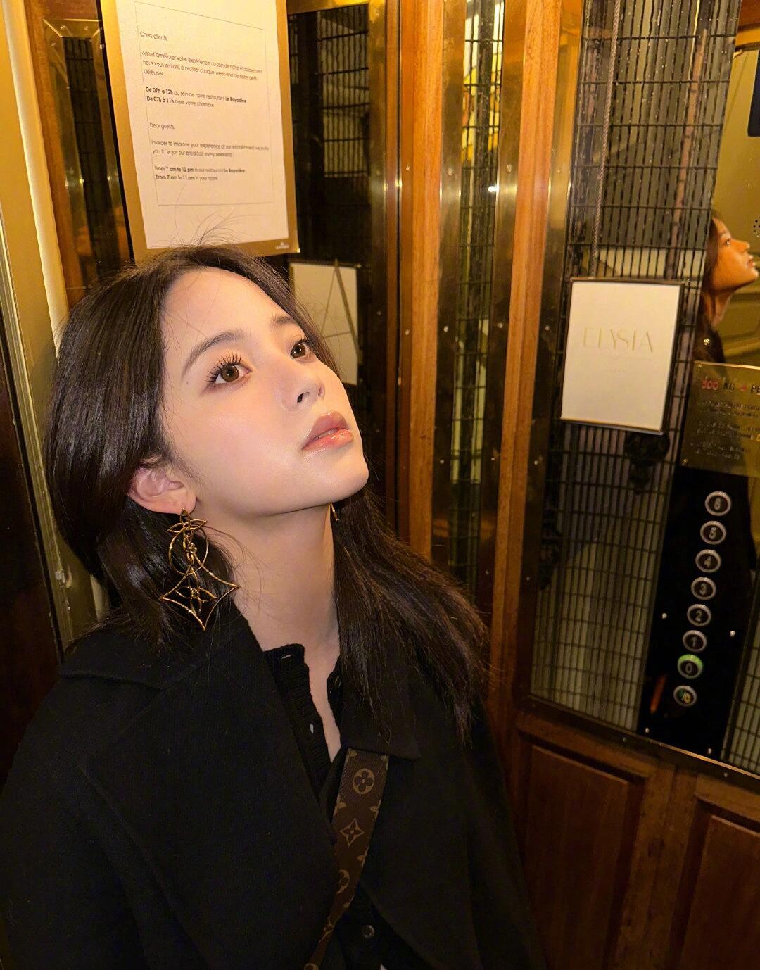 欧阳娜娜琥珀流金妆，闪耀新宠