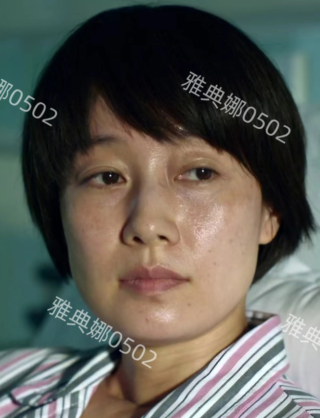 马伊琍素颜出演新剧，皮肤状态好真实代入感很强，比那些滤镜开到看不清五官的剧好太多