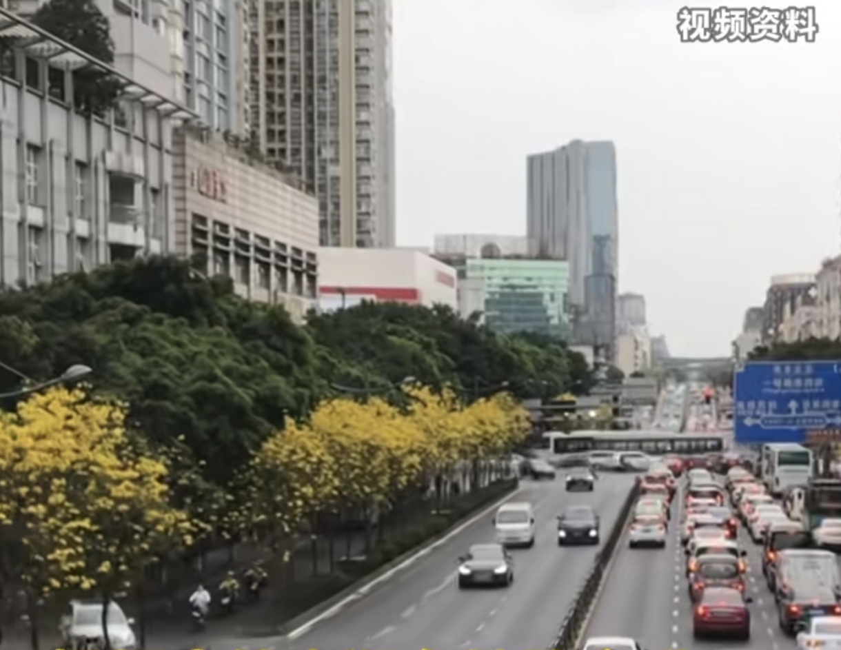 前段时间有一件事说补胎店的老板故意在路上放刀片来给自己增加生意的事，在必经之路上