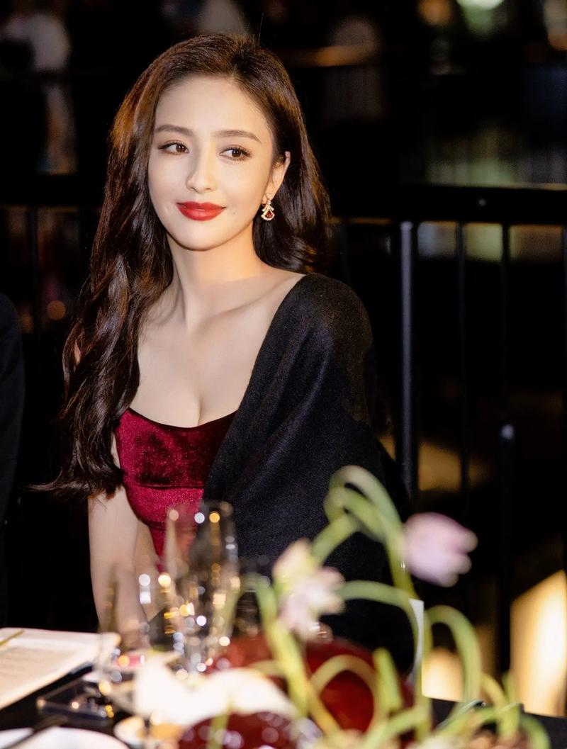西域美女佟丽娅,又美又彪