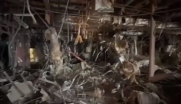 台湾某知名百货大楼美食街在午餐高峰期间突发爆炸事件，震惊了整个社会。此次爆炸事件