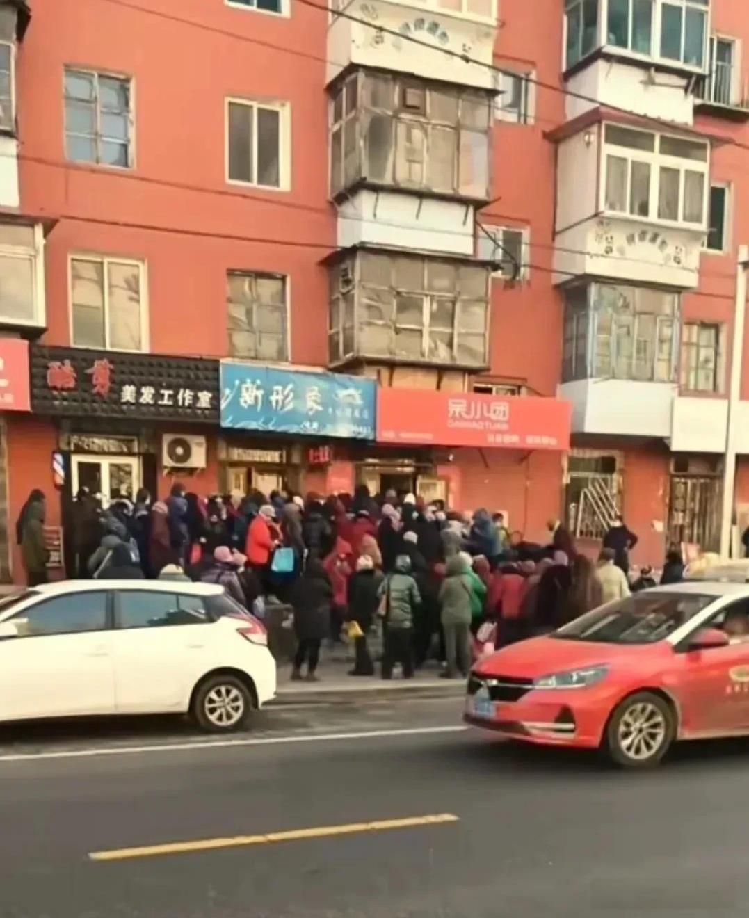 最近发现本溪的老年人，那生活状态真的太值得琢磨。就拿坐公交来说，有些老人一上车，