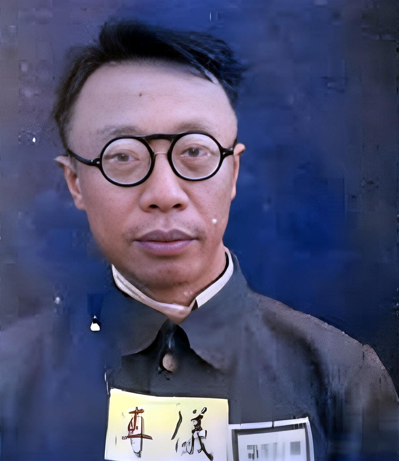 少帅张汉卿曾回忆：他与溥仪的关系不错，并好言相劝溥仪到大学里读书。1924年，溥