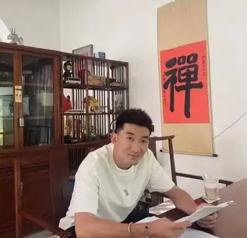 如果你是主教练你选择孙铭徽还是赵继伟

我在强队，我选赵继伟，赵继伟更适合串联球