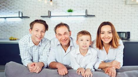 我到省城陈兄弟出差了，朋友在酒店接待我，我却看到了惊呆的一幕