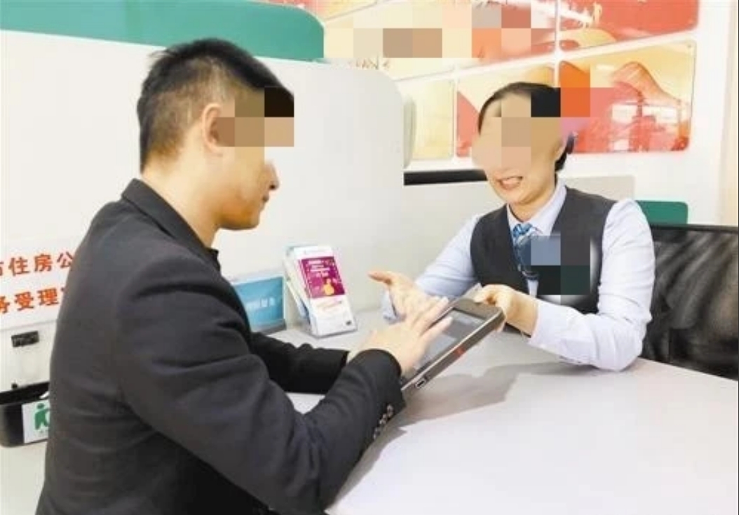 北京顺义，一男子办理信用卡后一次未用，被银行要求归还本息16万元。男子拒绝还款，