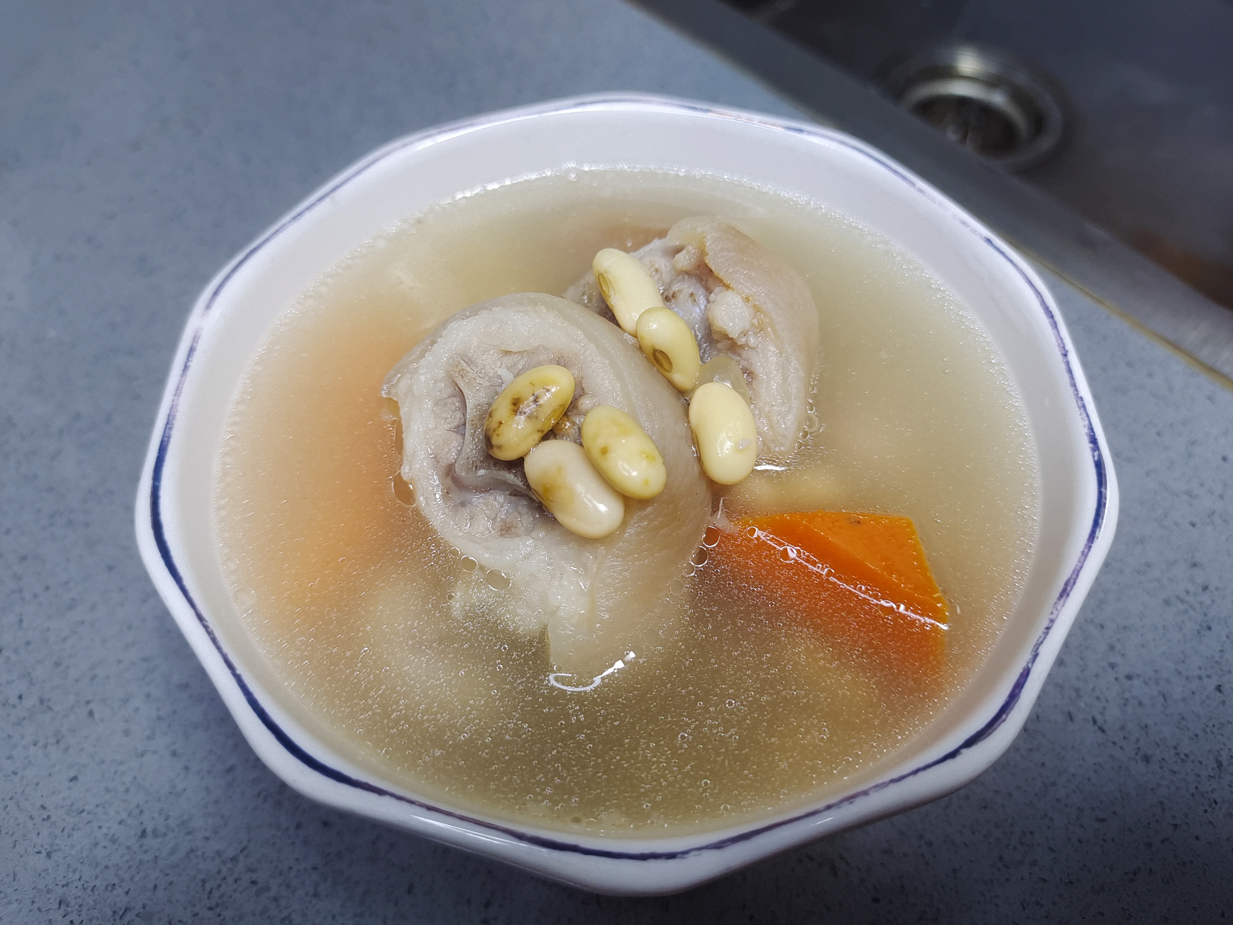 菠菜上汤和猪尾汤，你们喜欢哪个？