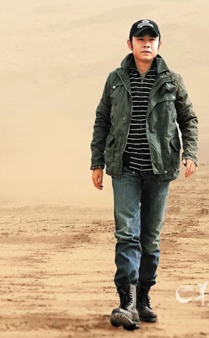 人民艺术家刀郎，唱着“我来了”在澳门开演唱会，演唱会门票被秒光，
国际巨星杨坤，