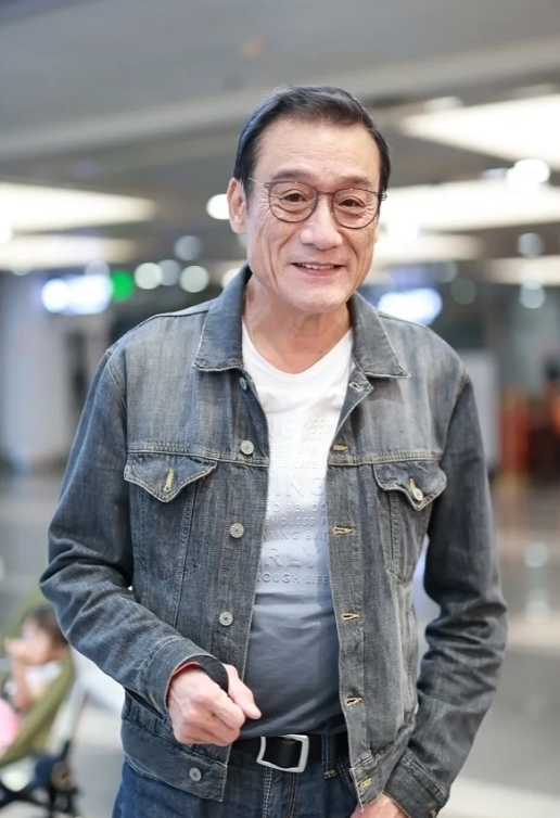 他为了妻子与张曼玉绝交，每10年求婚一次