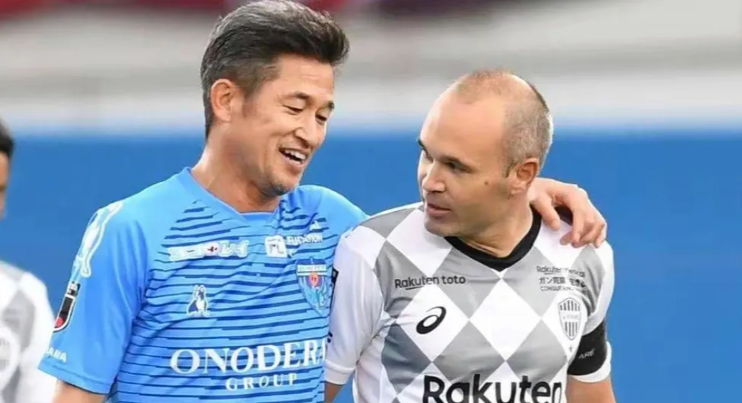 不死不休！57岁三浦知良下赛季继续踢球。
据日媒报道，57岁的三浦知良下赛季将继