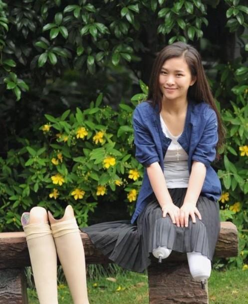 2008年，四川地震的那一刻，廖智的生活彻底改变，她失去了双腿，曾经的丈夫也趁机