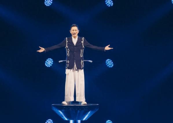 从70后到现在的00后，作为明星能是三代人共同的偶像这世间除了华仔没有第二个，为