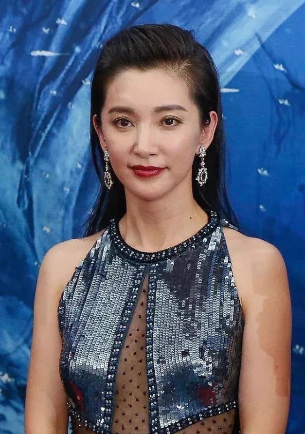 月薪12万请不到保姆，李冰冰的洁癖背后有3个真相

李冰冰因洗菜倒掉辞退保姆，月