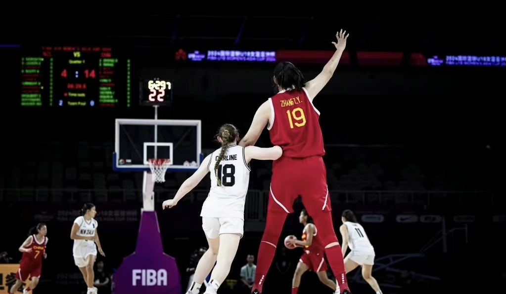 6月25日，在中国U18女篮对阵新西兰队的比赛中，张子宇仅上场了不到23分钟，便